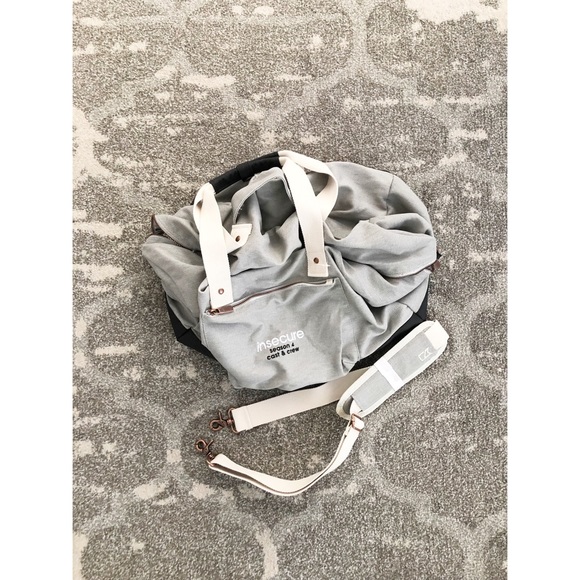 NWT Insecure x HBO Cutter & Buck Two Toned Lt. Grey and Black Weekend Duffel Bag - Picture 2 of 8